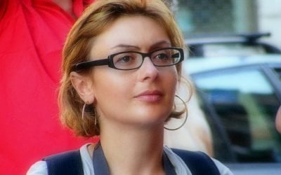 „And now… Christine… ăăă… Ad …ăăă … Adbai, Uaslui City” – Cristina HURDUBAIA, laureata TJA in 1998, anuntata de amb. James Rosapepe