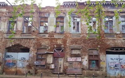 A mai trecut un an peste Hanul Solacolu, clădirea rămâne în paragină. Ce măsuri au luat autoritățile – PressHub