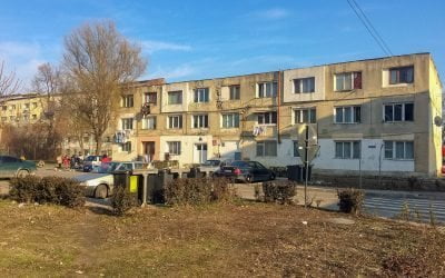 Chiriașii blocurilor sociale din Focșani așteaptă fondurile europene pentru renovarea „ghetoului”