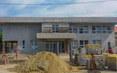 Bani europeni pentru educație în Hunedoara: O școală construită de la zero la Hațeg, una modernizată la Petroșani, o grădiniță nouă la Baru
