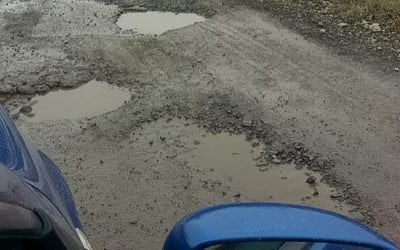 Blocaj de ani de zile pentru reabilitarea celui mai circulat drum județean din Arad, în ciuda finanțării europene