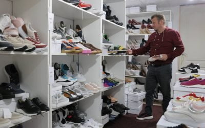 O fabrică din Segarcea s-a retehnologizat cu bani europeni și a devenit unic producător de pantofi sport pentru Max Mara