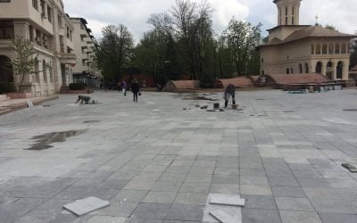 Primăria Focșani dă din nou bani pentru reabilitarea parcului central și înlocuiește dalele din Piața Unirii, deși zona a fost amenajată cu bani europeni